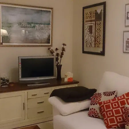 Karivu Sauceda Apartment Seville