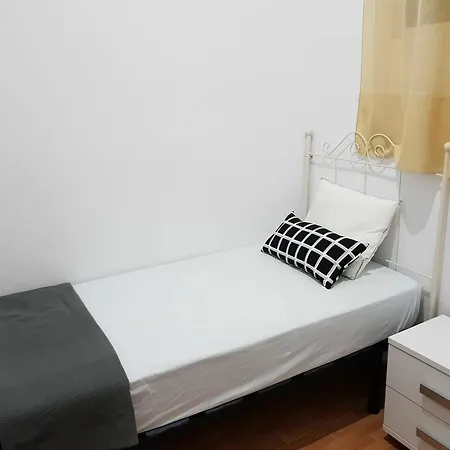 Apartment With 2 Bedrooms In Sevilla, With Wifi *