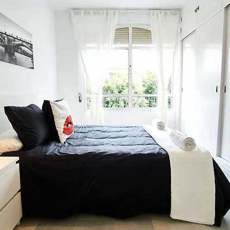 Comodo Y Amplio En Triana Apartment