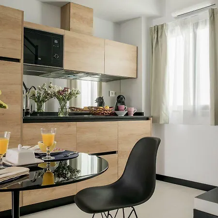 Feria Pool & Luxury Apartment *