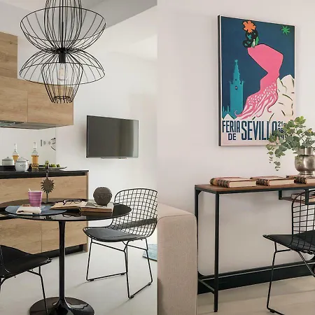 Feria Pool & Luxury Apartment *