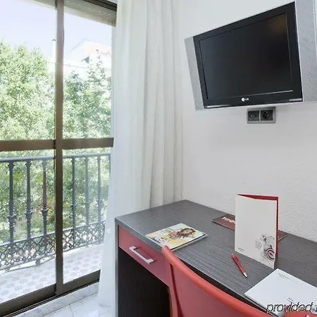 Petit Palace Puerta De Triana Отель 3*