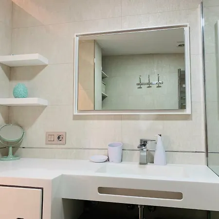 Cathedral Studio, Luxury In Cathedral Area, Parking Optional Apartment *