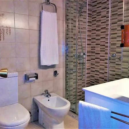 Hotel Apartamento Bobby Deglane 3*