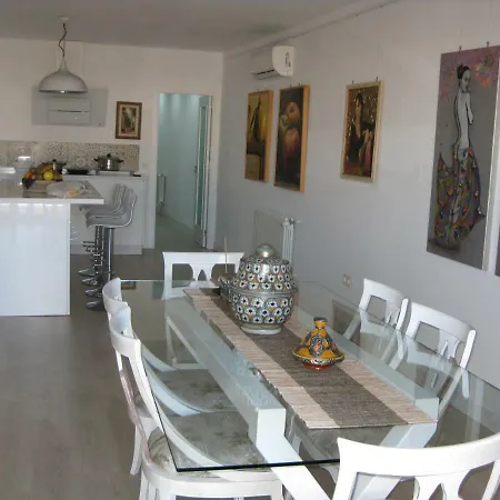 Beds Triana Homestay Seville