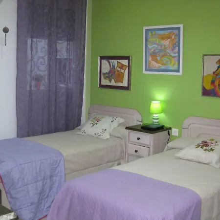 Beds Triana Homestay