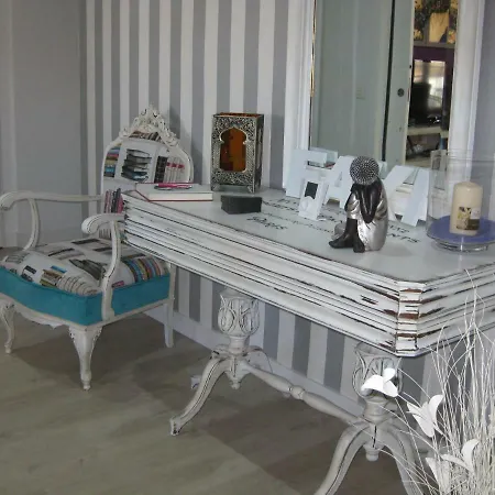 Beds Triana Homestay *