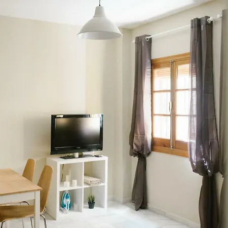 Leonor Apartment *