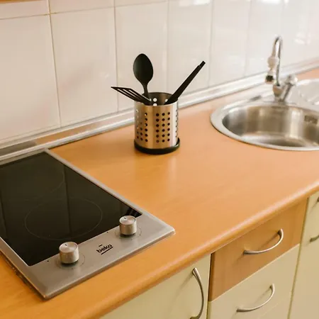 Leonor Apartment
