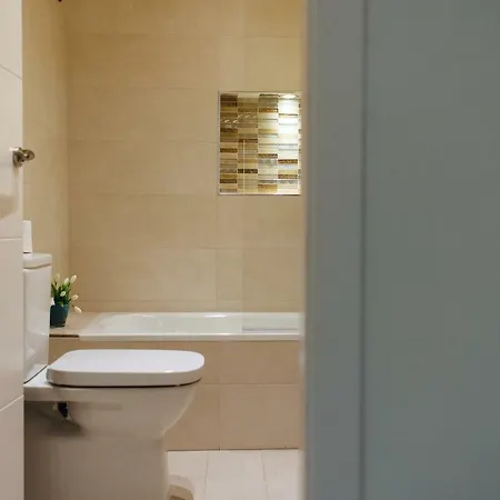 Luxury Penuelas Free Parking Apartment