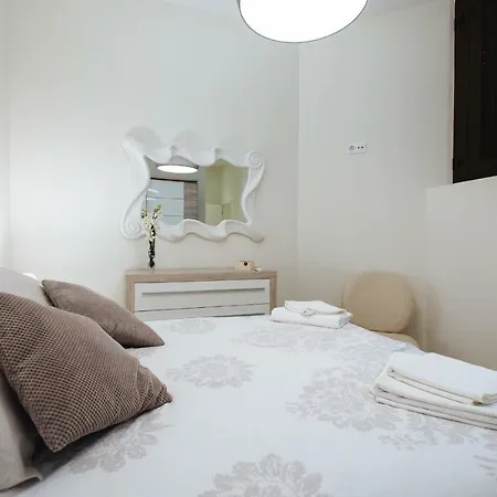 Luxury Penuelas Free Parking Apartment *