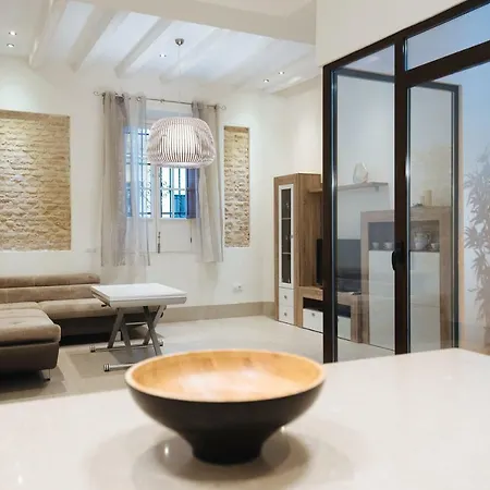 Luxury Penuelas Free Parking Apartment