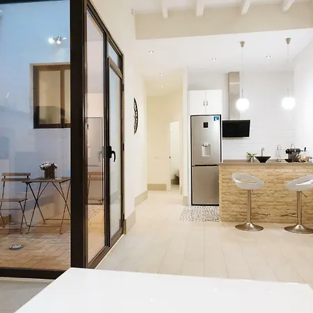 Luxury Penuelas Free Parking Apartment