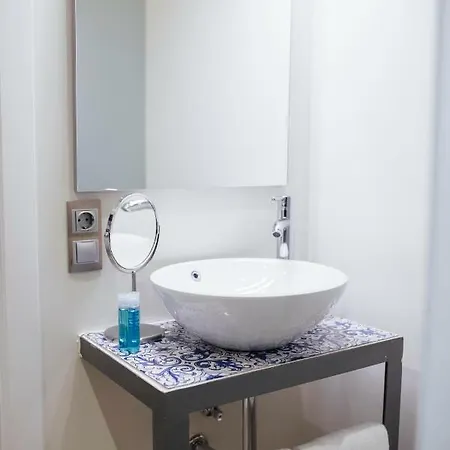 O&L Byron Suites Апартаменты Севилья