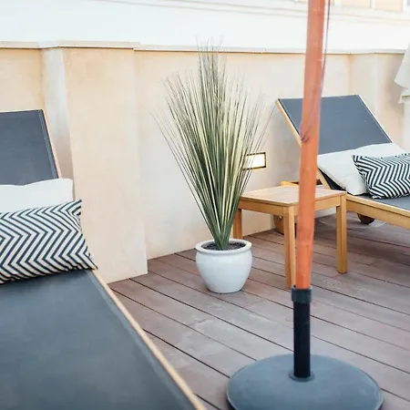 O&L Byron Suites Севилья