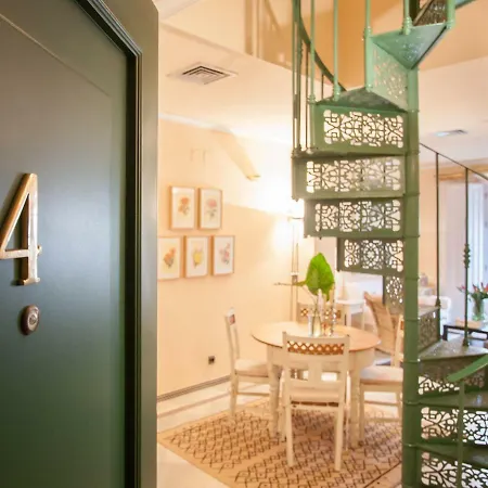 Botanic Duplex Terrace 5 Pax Apartment