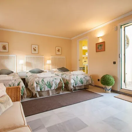 Botanic Duplex Terrace 5 Pax Apartment