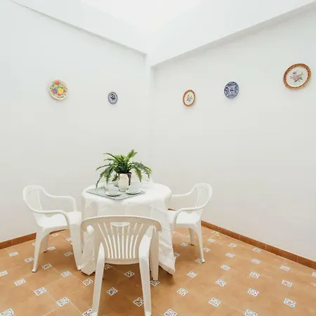 Bright And Wide 1bd 2bth- Jose Gestoso