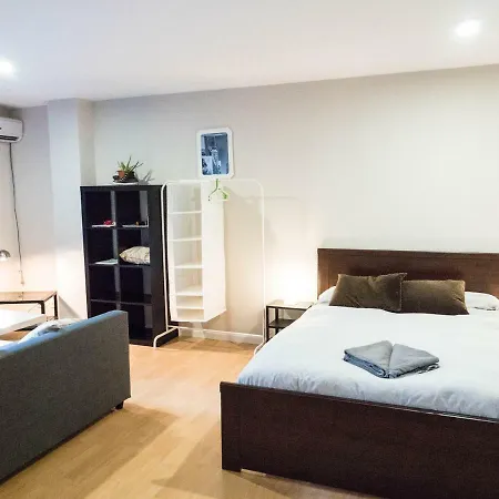 Cosy In Center Cathedral Apartment