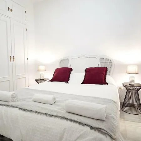 Monsalves Courtyard By Valcambre Apartment