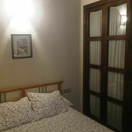 Deluxe Arco De La Macarena