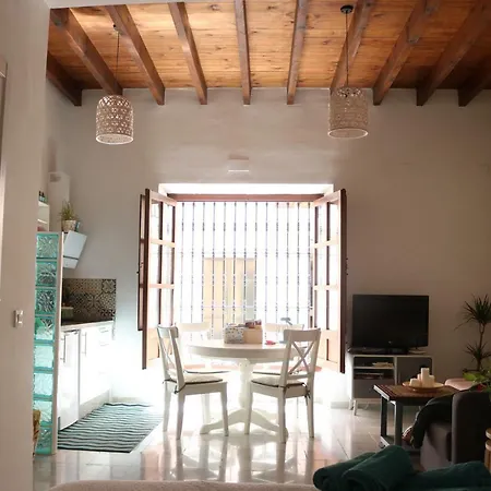 Triana Boho Chic Wifi Apartment