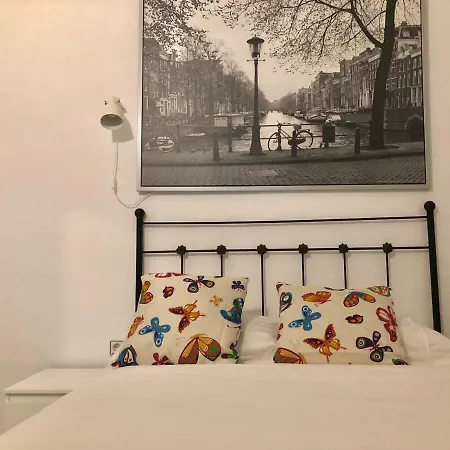 Center Apartment *