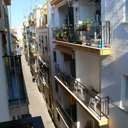 Calle Martinez Montanes, 19 Habitación en casa particular *