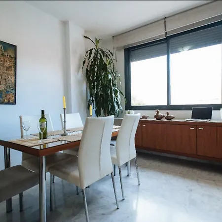 The Hostelito! Free Parking Apartment