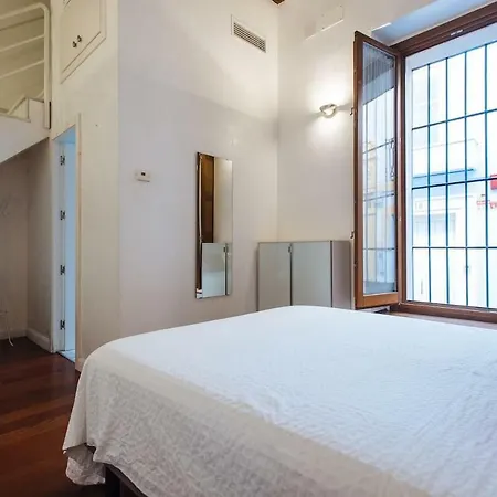 San Lorenzo Duplex Apartment *