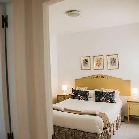 Alameda's Pearl With Parking Apartment