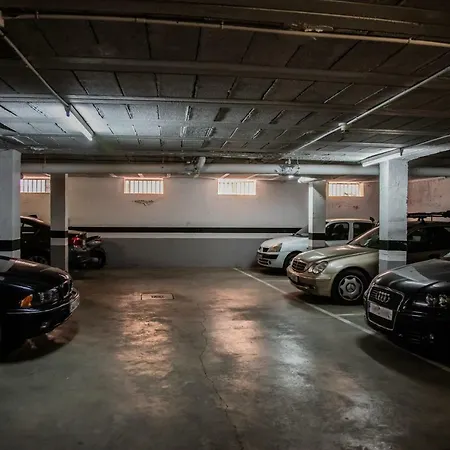 Alameda's Pearl With Parking Apartment