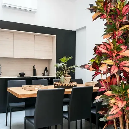 Unique House - Private Spa&pool -stayinseville Holiday home