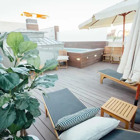 O&L Byron Suites Апартаменты