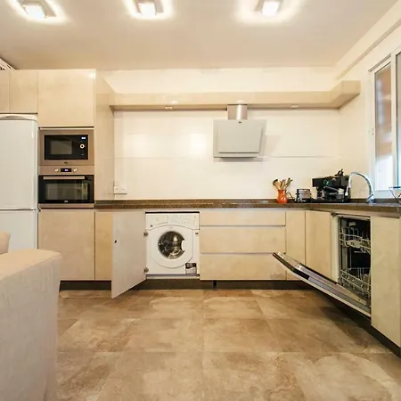 Apartment Wide And Diaphanous- 3bd 2bth- Alcazar *