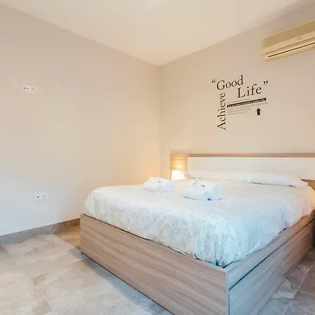 Apartment Wide And Diaphanous- 3bd 2bth- Alcazar