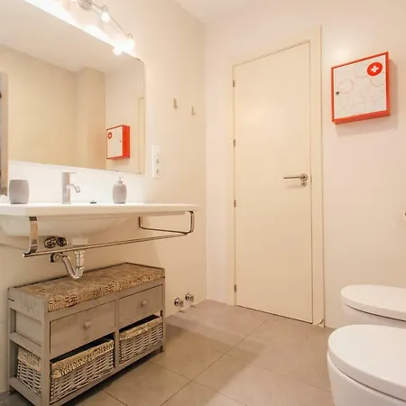 Wide And Diaphanous- 3bd 2bth- Alcazar Apartment *