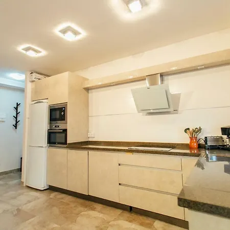 Apartment Wide And Diaphanous- 3bd 2bth- Alcazar Seville