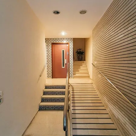 Apartment Wide And Diaphanous- 3bd 2bth- Alcazar