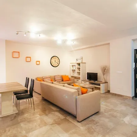 Wide And Diaphanous- 3bd 2bth- Alcazar Apartment