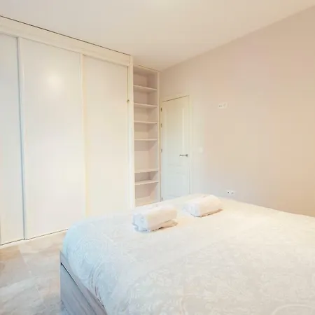 Wide And Diaphanous- 3bd 2bth- Alcazar Apartment Seville
