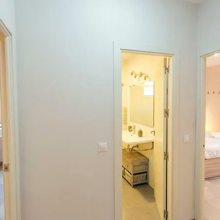 Wide And Diaphanous- 3bd 2bth- Alcazar Apartment *