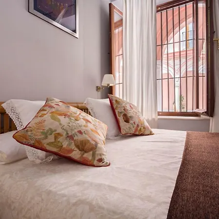 Goyeneta Central Deluxe Palace Apartment