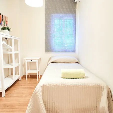 Apartment Resolana Walls