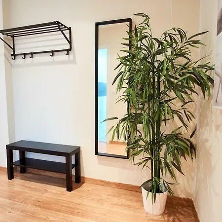 Apartment Resolana Walls