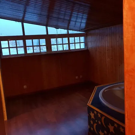 Atico En Triana Con Terraza 36m2 Y Jacuzzi Seville
