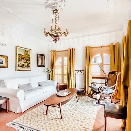 Elvira, Exclusive Pool And Gardens In The Heart Of