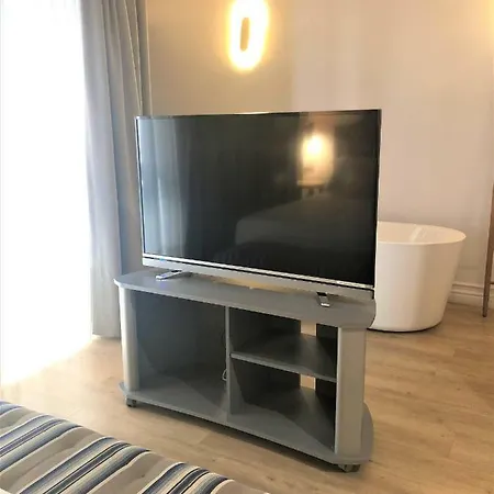Apartment Hom *