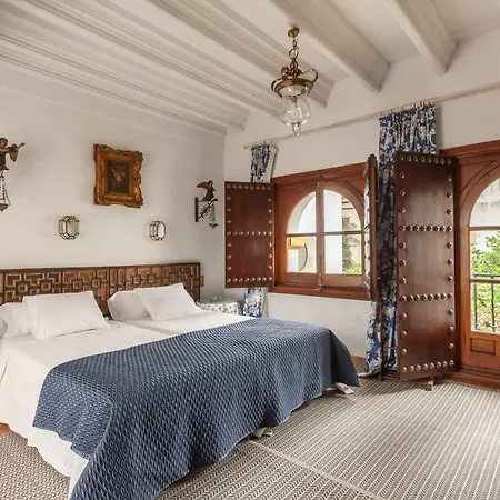 Elvira, Exclusive Pool And Gardens In The Heart Of Villa *