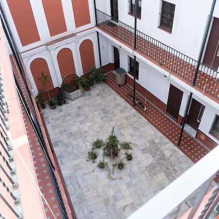 Muy Centrico Apto. En Tipico Patio Sevillano *